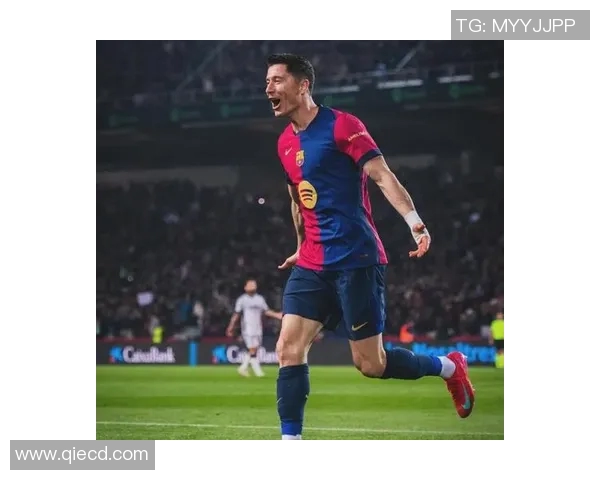 莱万欧冠表现抢眼10场打入12球射手榜领跑金靴稳了