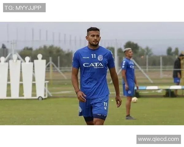 萨米恩托与科隆竞技的激烈对决揭示足球战术的魅力与激情